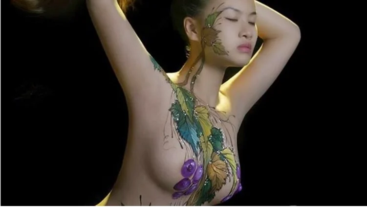 Cô gái Sài Gòn làm mẫu khỏa thân vẽ lên người kể sự thật về nghề (Khuyết Danh) — Bức Tranh Vân Cẩu