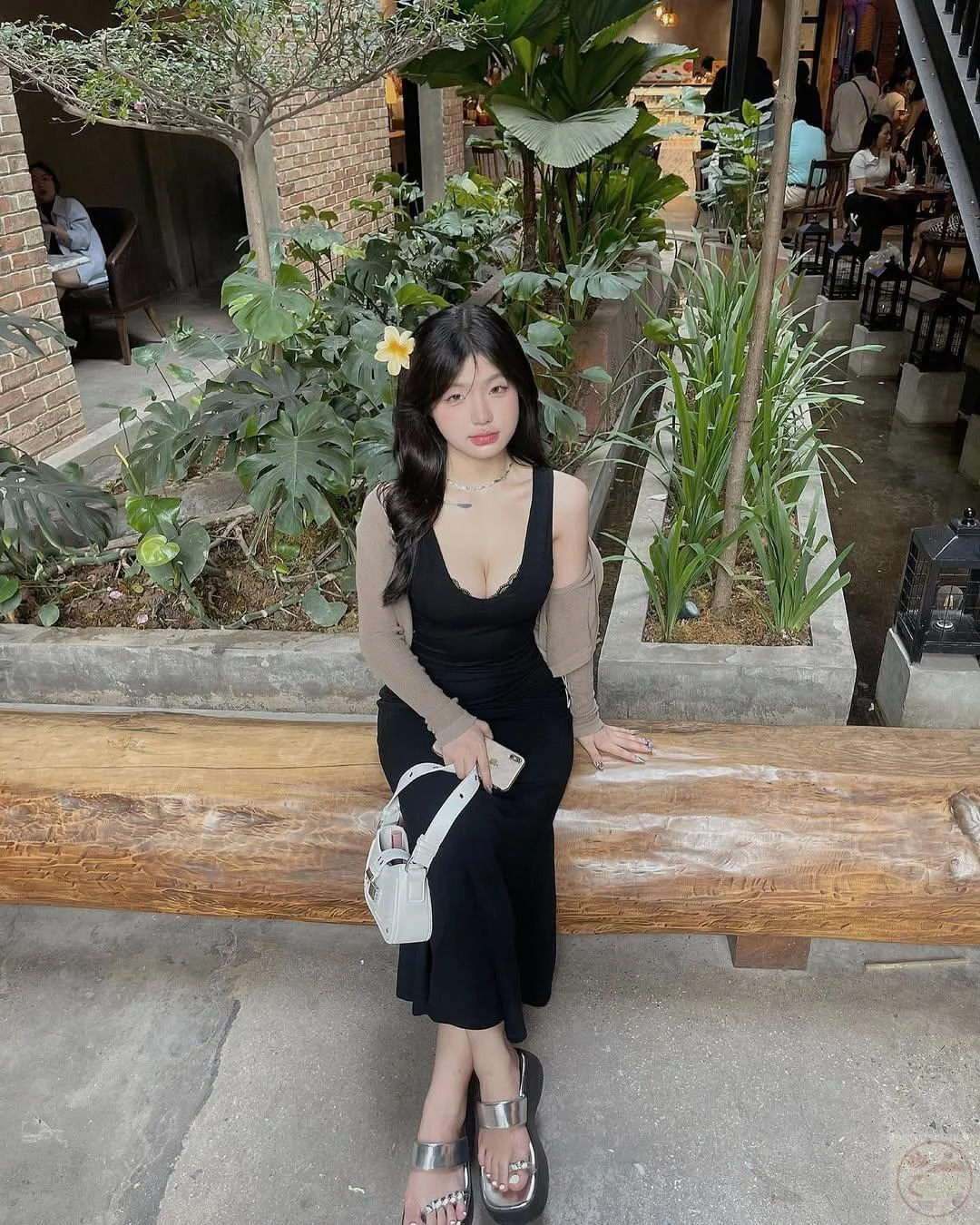 Lan Anh xinh yêu 06 sở hữu phong thái vừa gợi cảm vừa năng động