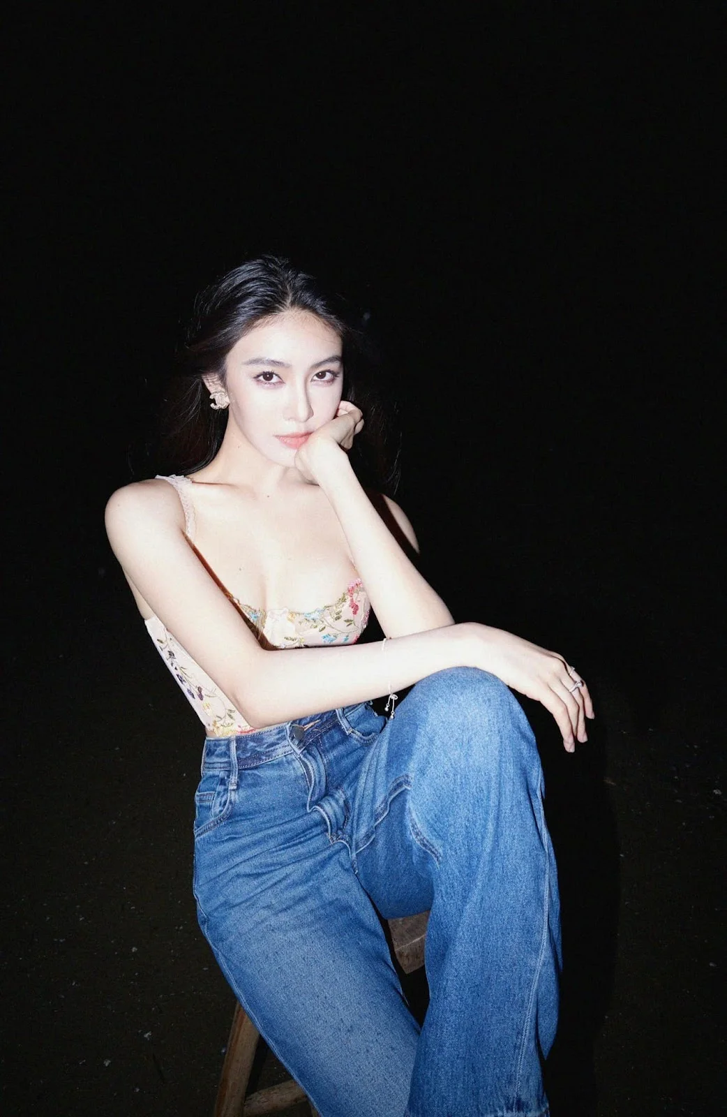 Hotgirl Linh Trương lộ diện mạo đời thường hậu tin đồn đi tour, clip cưỡi ngựa trên siêu xe gây sốc - Hình 2
