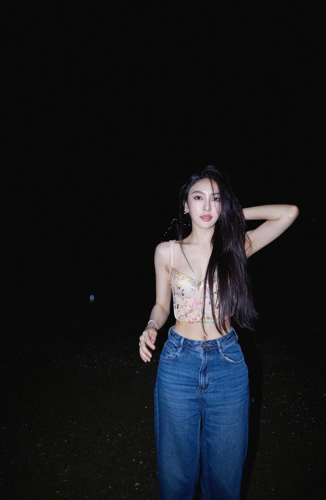 Hotgirl Linh Trương lộ diện mạo đời thường hậu tin đồn đi tour, clip cưỡi ngựa trên siêu xe gây sốc - Hình 1