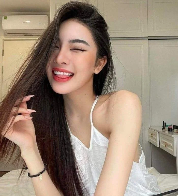 Hotgirl Linh Trương lộ diện mạo đời thường hậu tin đồn đi tour, clip cưỡi ngựa trên siêu xe gây sốc - Hình 7