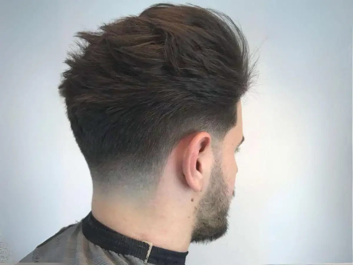 Layer fade với hiệu ứng chuyển tiếp sắc nét ở hai bên viền tóc