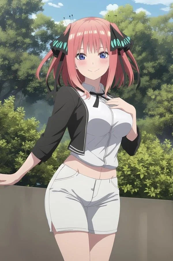 Cô gái anime tóc hồng tạo dáng ngoài trời giữa khung cảnh cây xanh