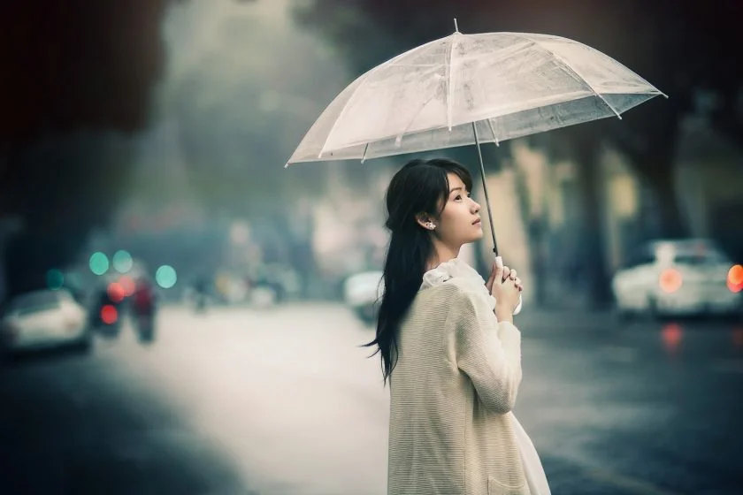 hinh nen girl xinh cam o ben pho