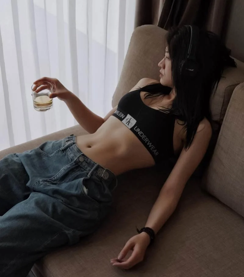 Ảnh Lê Bống diện nội y 2