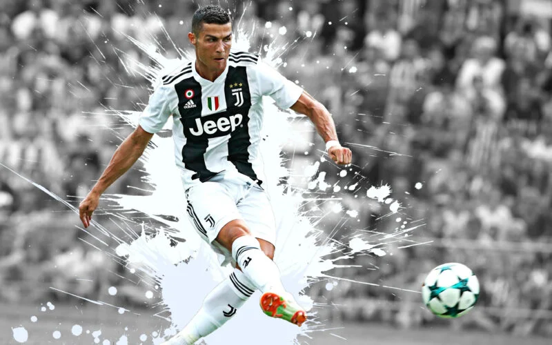 Hình nền ronaldo đang đá bóng dành cho máy tính