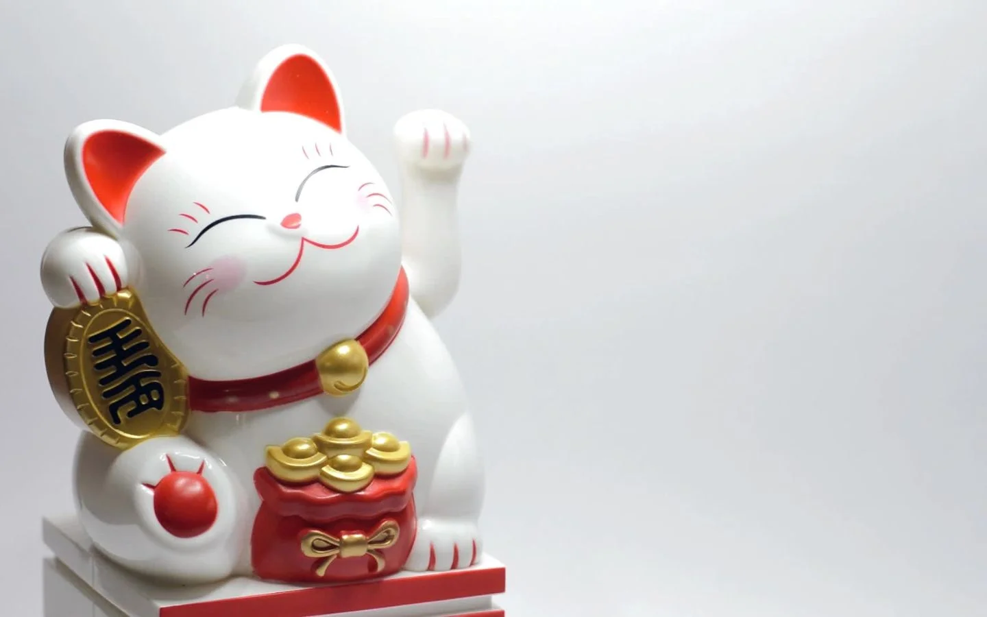Mèo thần tài vẫy gọi tiền bạc