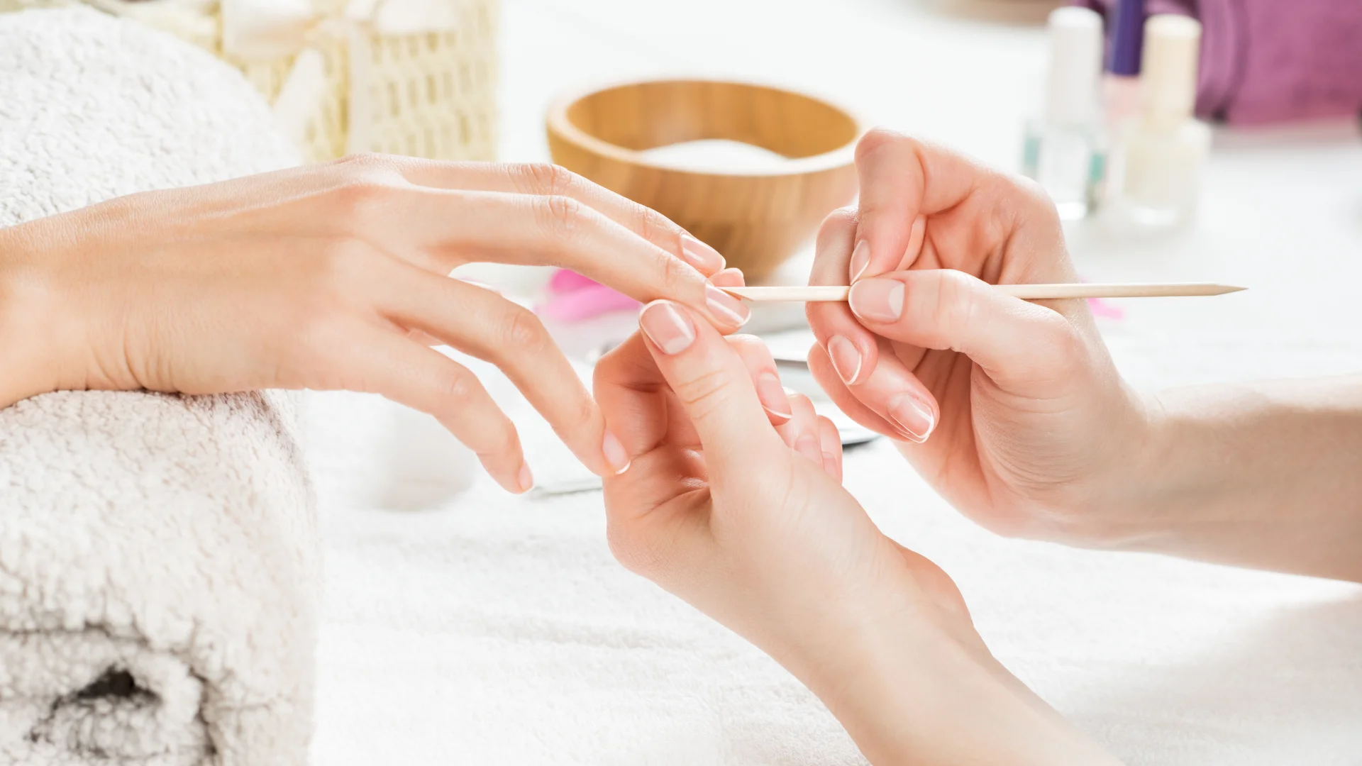 Làm móng tay giữ được bao lâu? Bí quyết để bền đẹp - Nhà thuốc FPT Long Châu