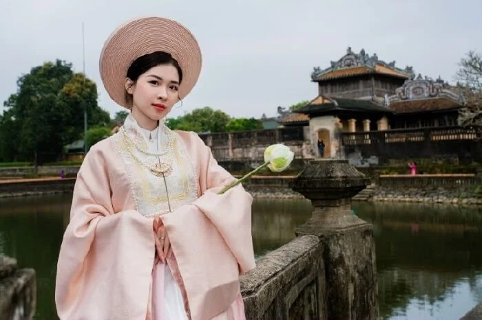 Đi Huế mặc gì chụp ảnh đẹp? Chọn đồ theo mùa và theo điểm đến
