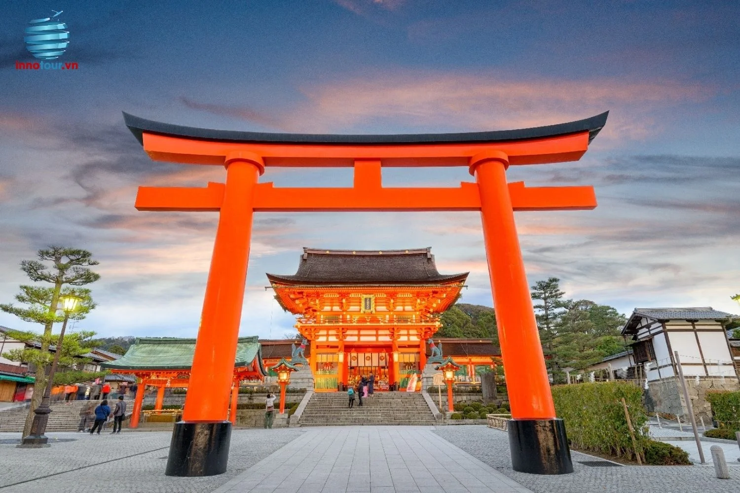 Du lịch Nhật Bản - Fushimi Inari - Điểm sống ảo tuyệt đẹp với con đường nghìn cổng đỏ
