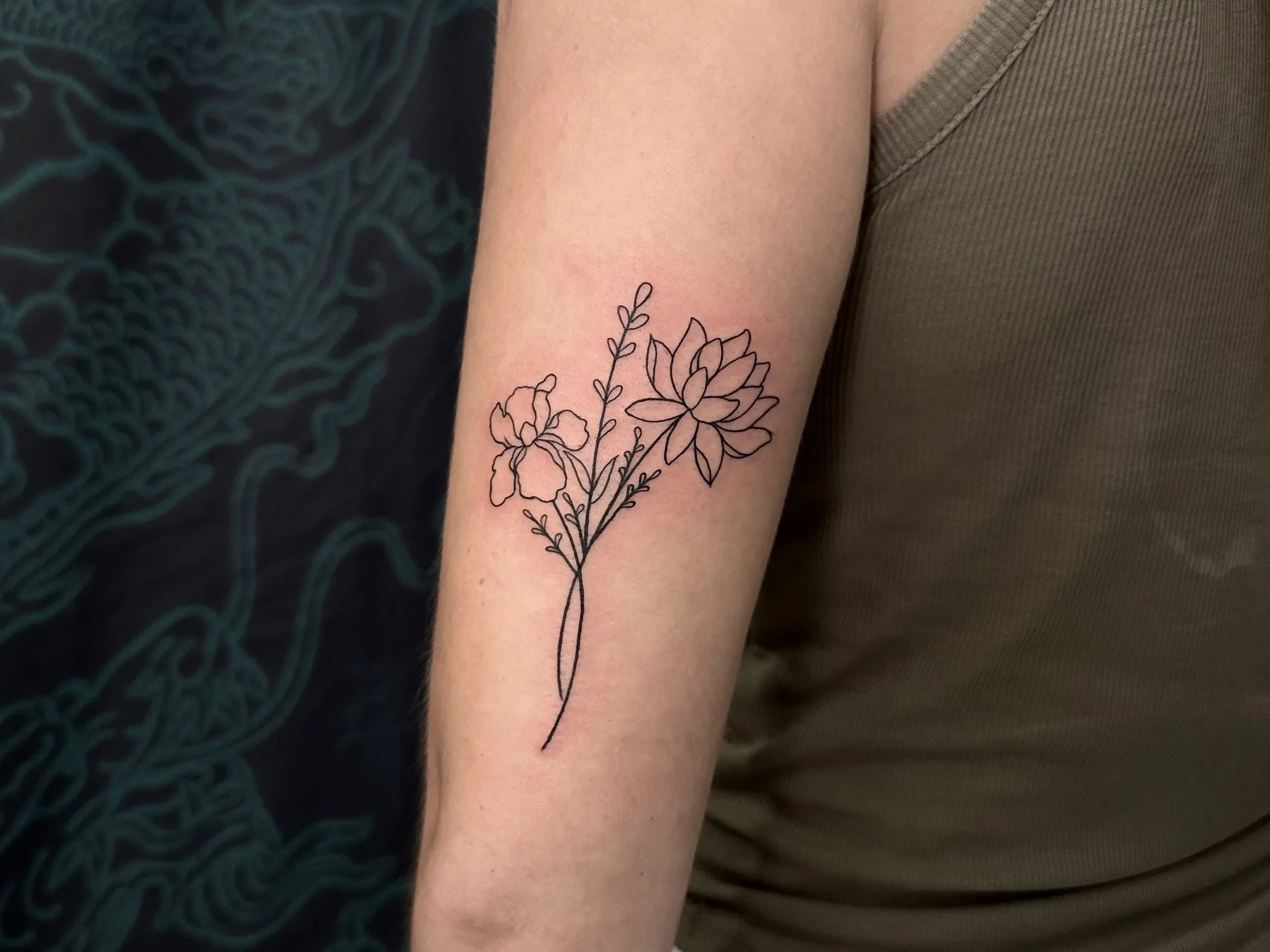 Hình xăm tay : Những mẫu thiết kế đẹp cho 2025 – LaThanh Tattoo