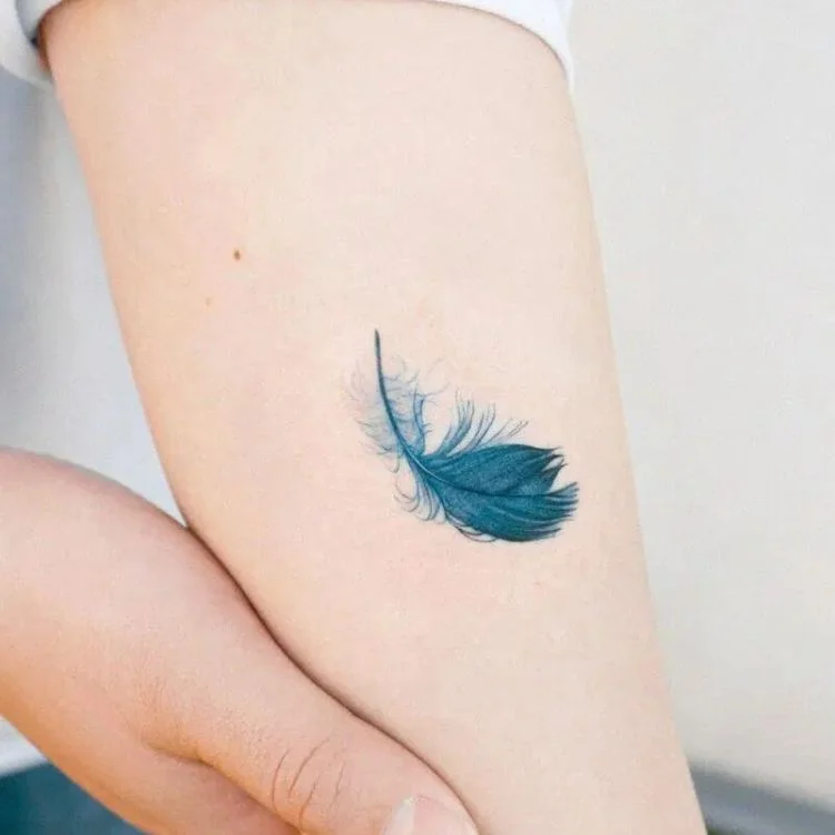 Hình xăm mini ở bắp tay (11)