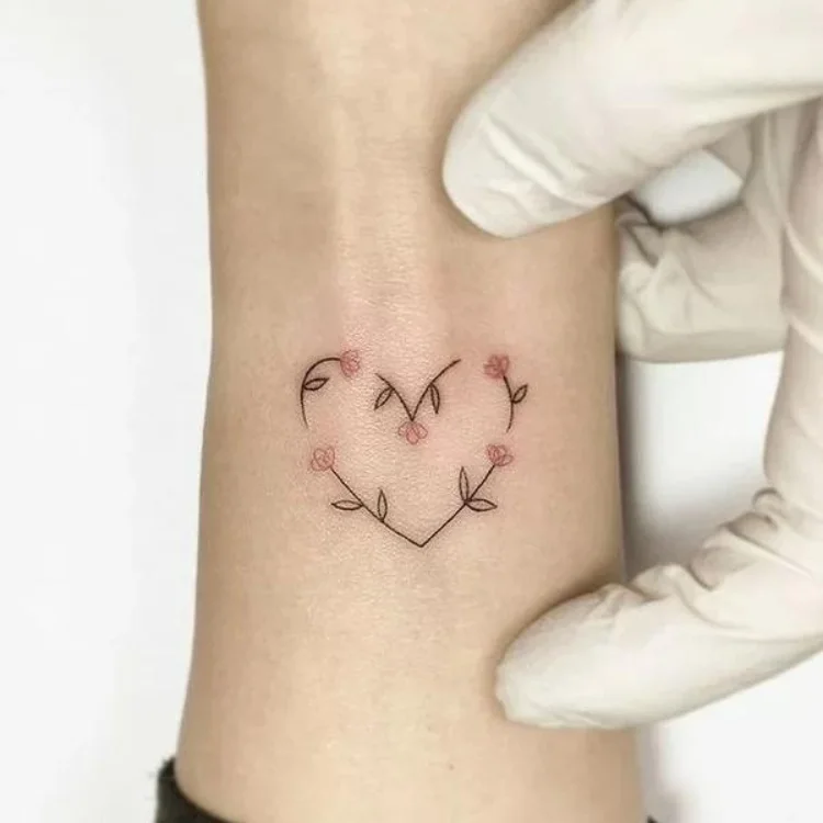Hình xăm mini ở cổ tay (21)